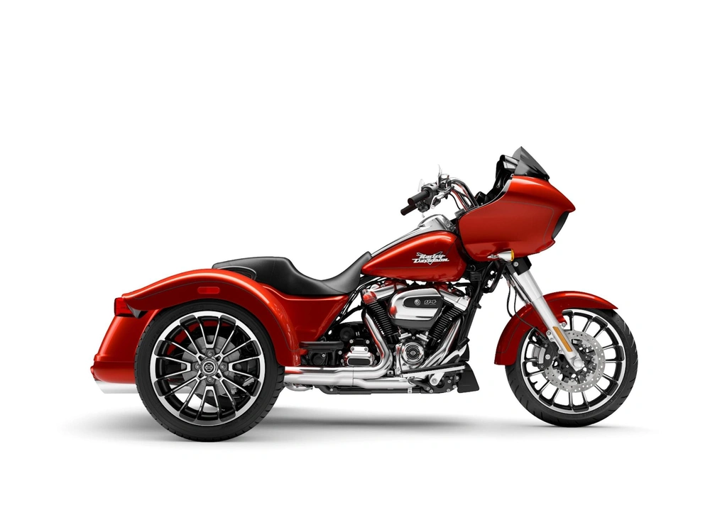 2025 Harley-Davidson Road Glide® 3 Road Glide® 3 Whiskey Fire (Chrome Finish) alt