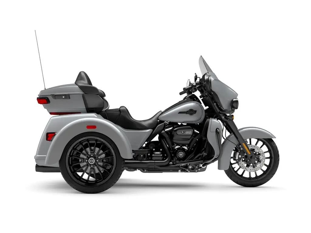 2025 Harley-Davidson Tri Glide® Ultra Atlas Silver Metallic (Black Finish)