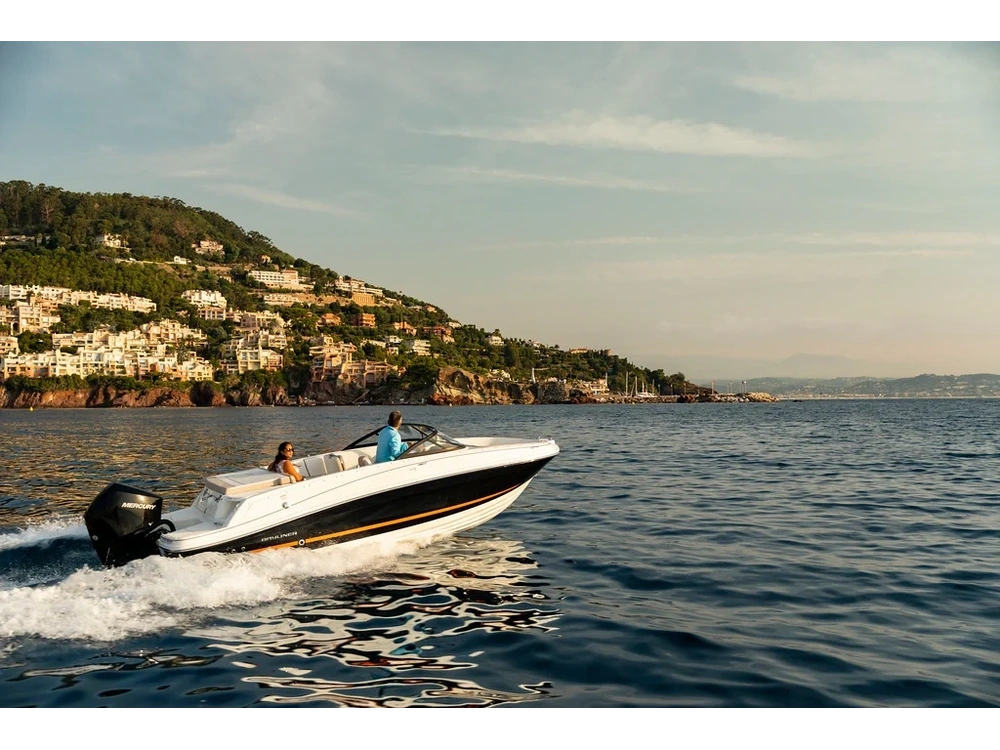 Bayliner VR5 VR5 Blue Hull Sides (White Bottom) 2025 alt