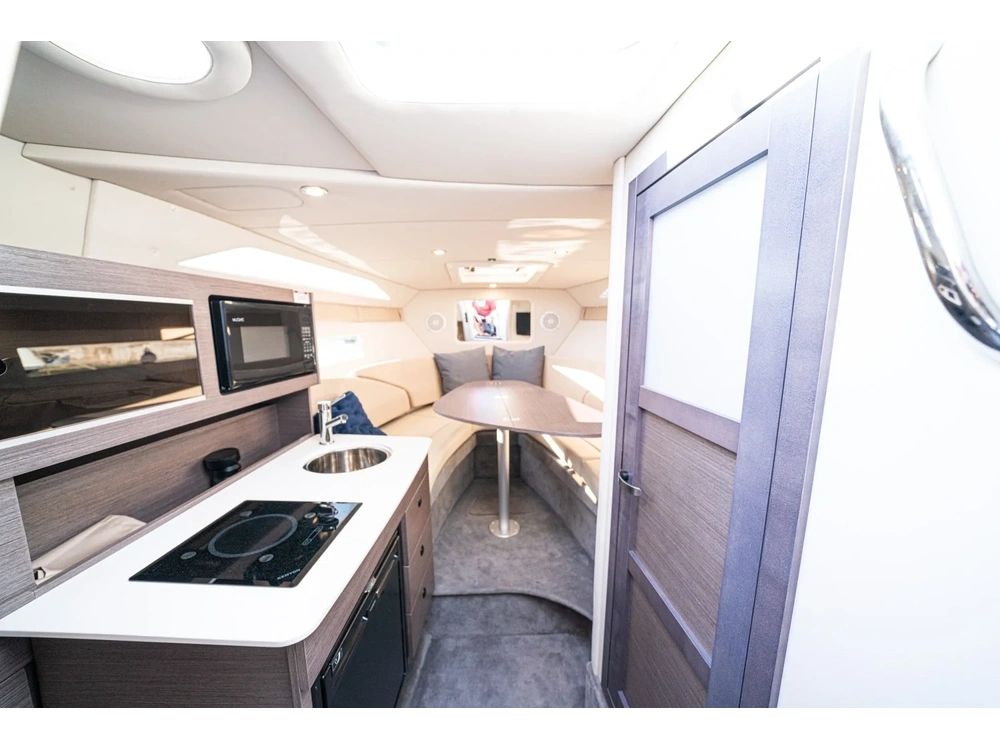 Bayliner CIERA 8 CIERA 8 Blue Hull Sides (White Bottom) 2025 alt