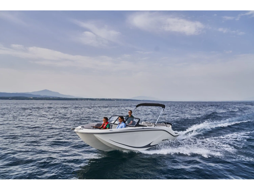 Bayliner M19 M19 Solid White Hull 2025 alt