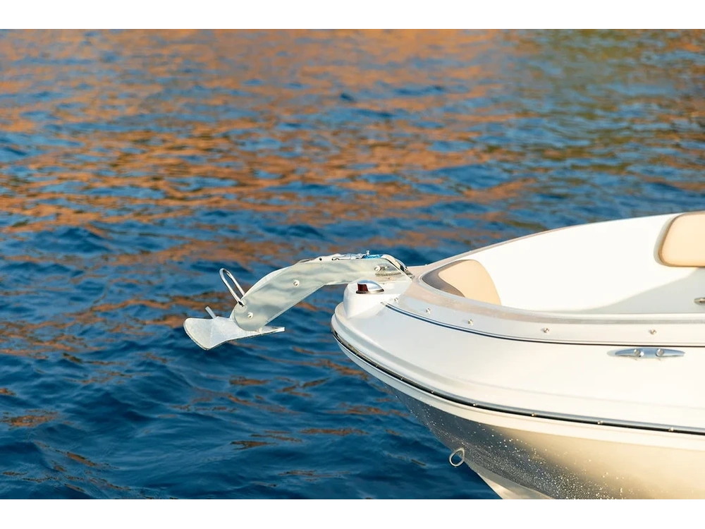 Bayliner VR6 VR6 Blue Hull Sides (White Bottom) 2025 alt