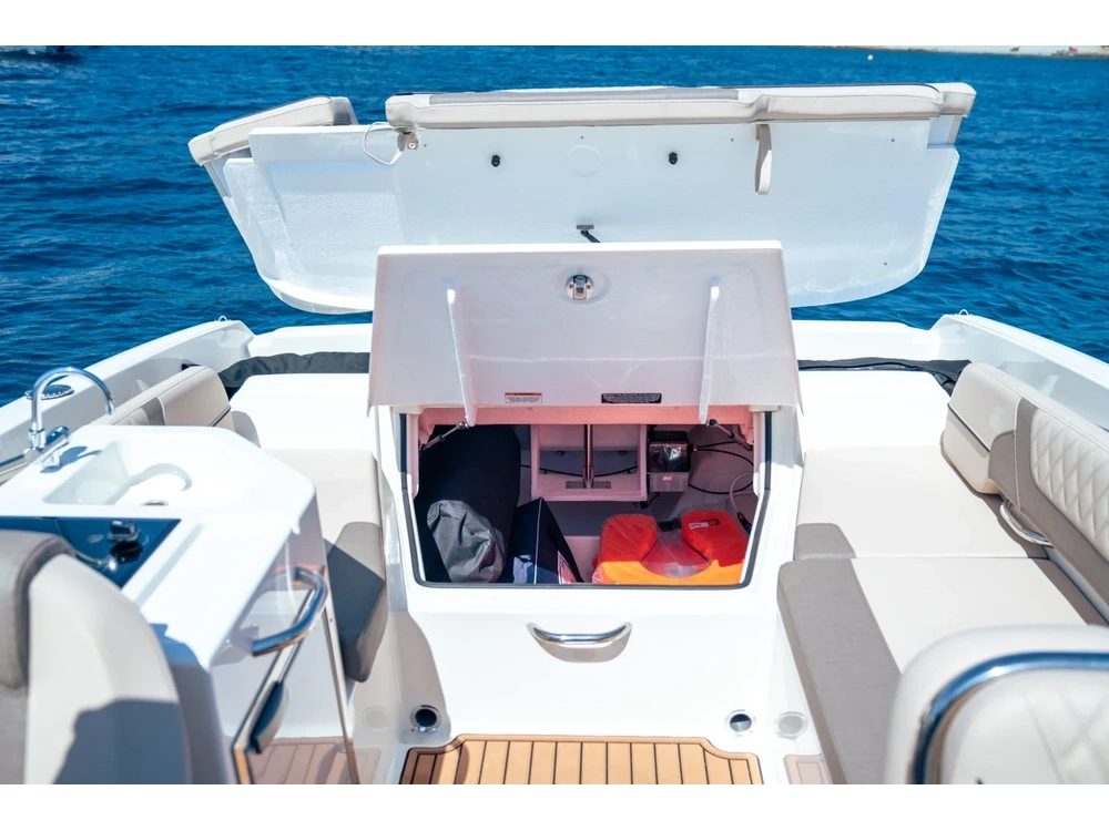 Bayliner VR6 CUDDY OUTBOARD VR6 CUDDY OUTBOARD Blue Hull Sides (White Bottom) 2025 alt