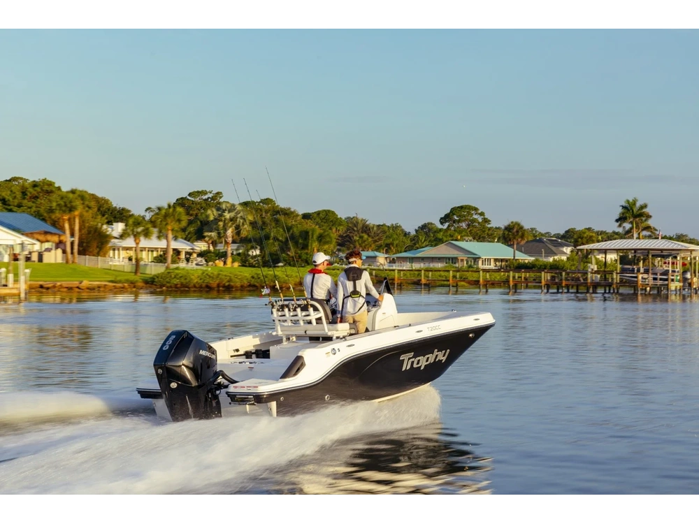 2025 Bayliner T20CC T20CC Blue Hull Sides (White Bottom) alt