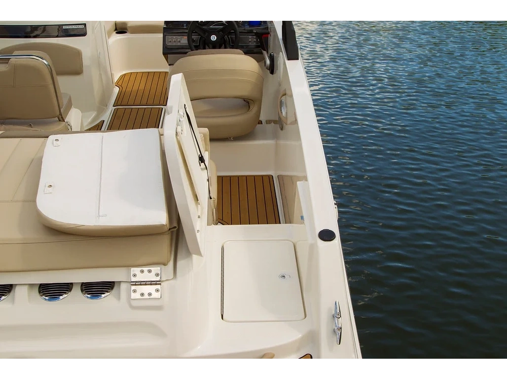 2025 Bayliner VR6 VR6 Blue Hull Sides (White Bottom) alt