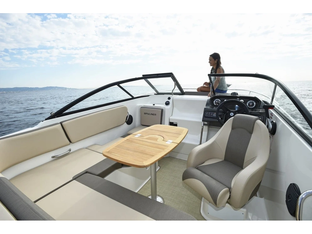 Bayliner VR5 CUDDY VR5 CUDDY Blue Hull Sides (White Bottom) 2025 alt