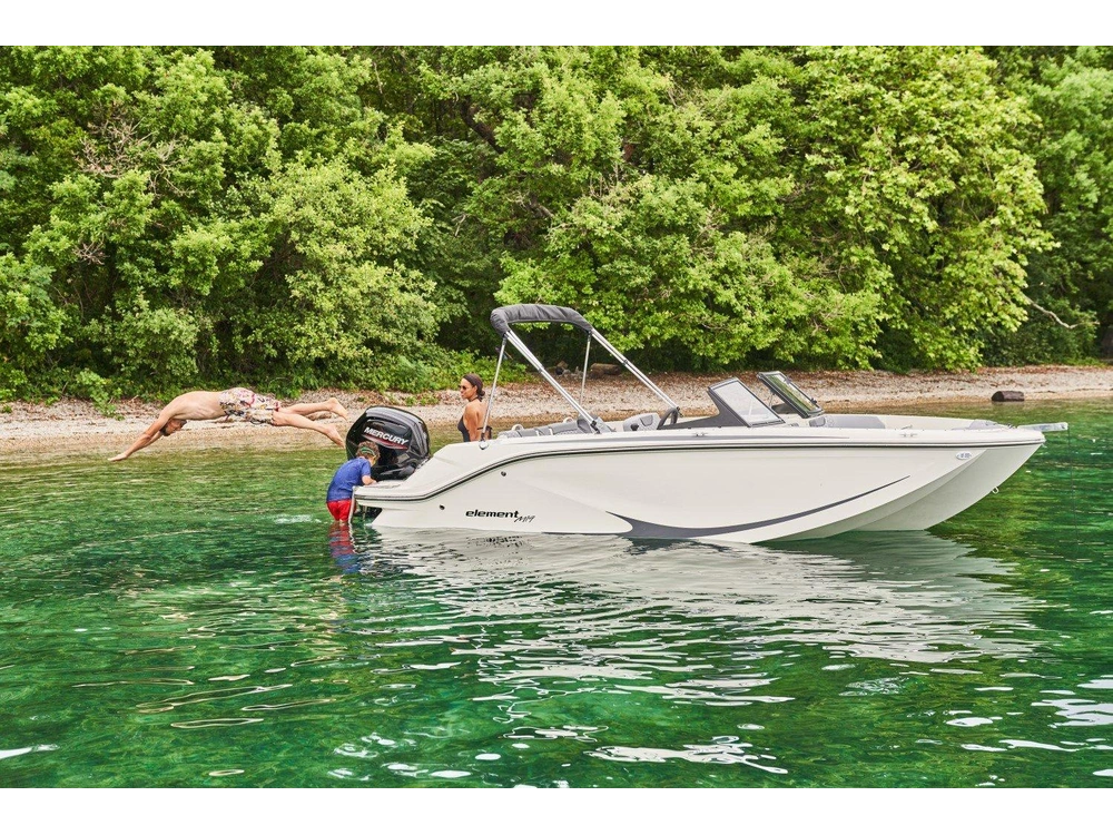 Bayliner M19 M19 Solid White Hull 2025 alt