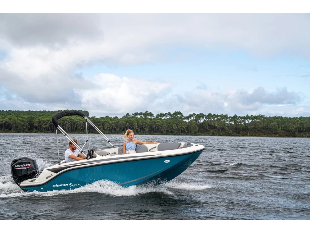 2025 Bayliner M15 M15 Kingfisher Blue Hull alt