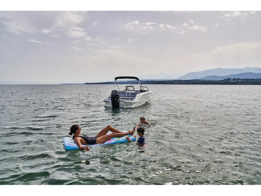 2025 Bayliner M19 M19 Solid White Hull alt