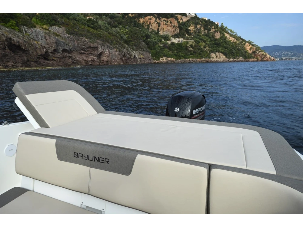 Bayliner VR5 CUDDY VR5 CUDDY Blue Hull Sides (White Bottom) 2025 alt