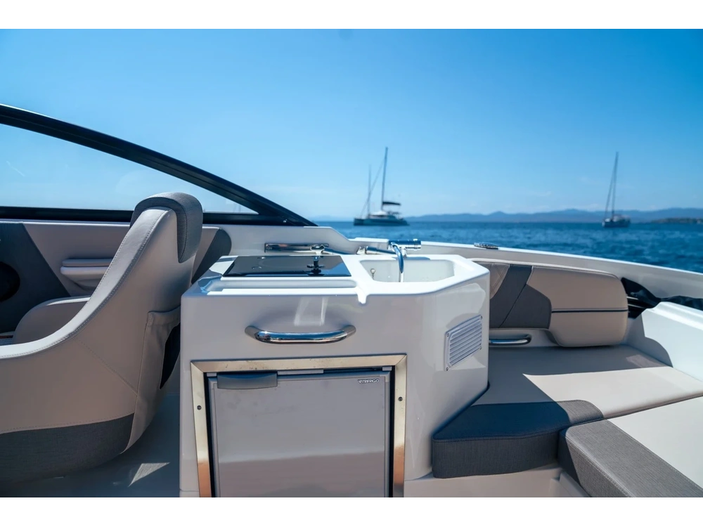 Bayliner VR6 CUDDY OUTBOARD VR6 CUDDY OUTBOARD Blue Hull Sides (White Bottom) 2025 alt