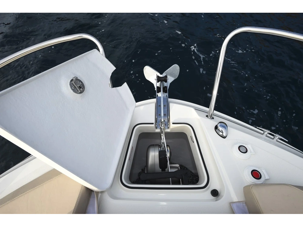 Bayliner VR5 CUDDY VR5 CUDDY Blue Hull Sides (White Bottom) 2025 alt