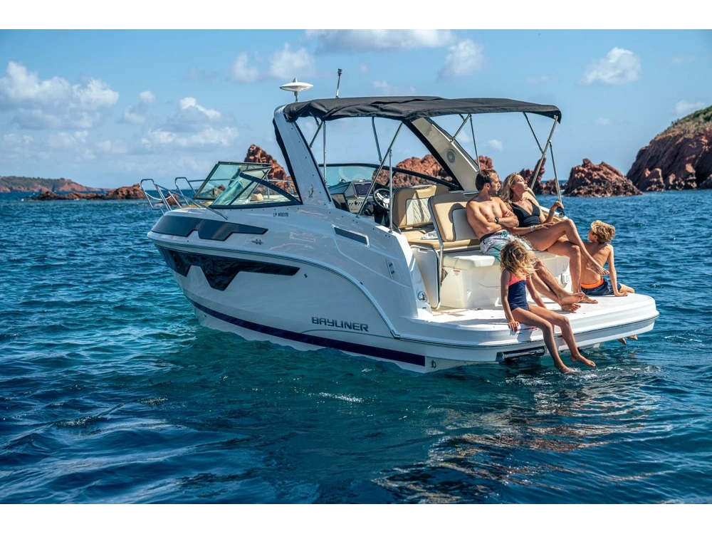 Bayliner CIERA 8 CIERA 8 Blue Hull Sides (White Bottom) 2025 alt