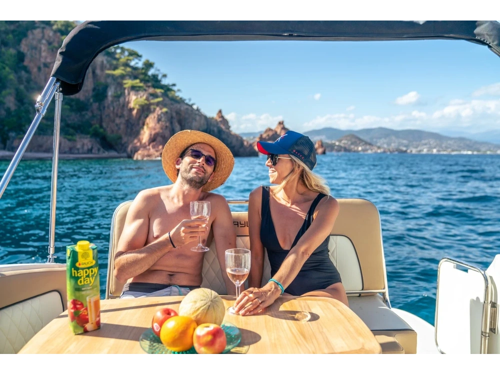 Bayliner CIERA 8 CIERA 8 Blue Hull Sides (White Bottom) 2025 alt