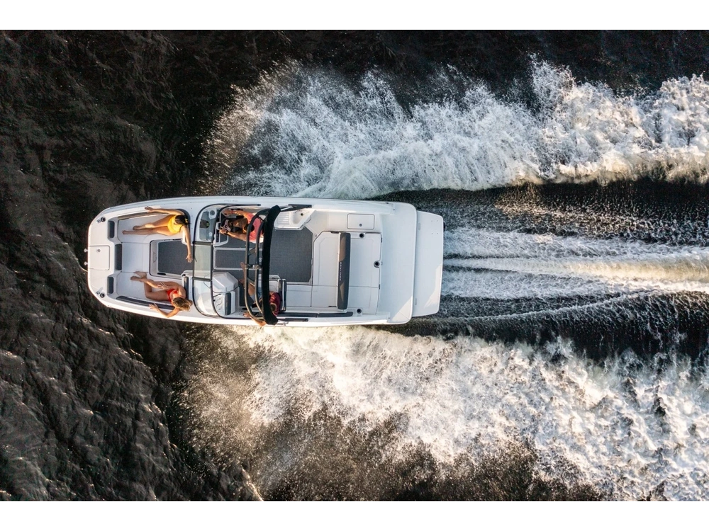 Bayliner DX2250 DX2250 Blue Hull Sides (White Bottom) 2025 alt