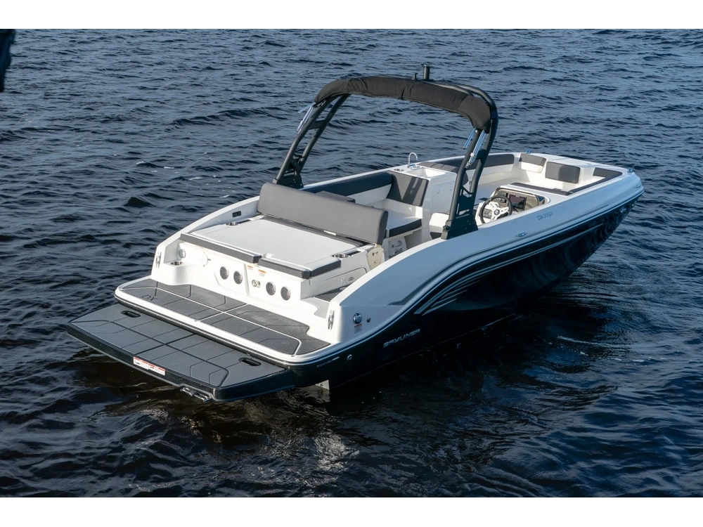 Bayliner DX2050 DX2050 Blue Hull Sides (White Bottom) 2025 alt