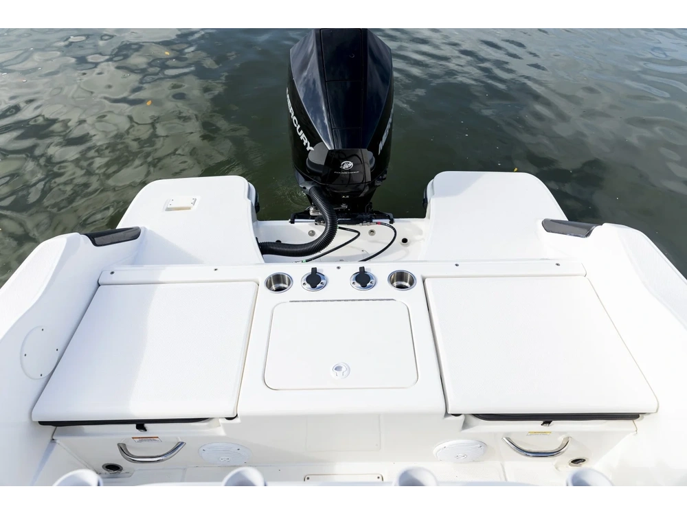 Bayliner T20CC T20CC Blue Hull Sides (White Bottom) 2025 alt