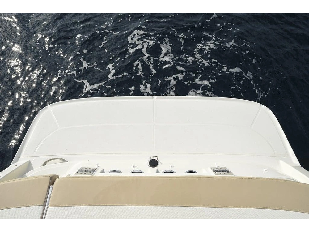 Bayliner VR5 VR5 Blue Hull Sides (White Bottom) 2025 alt