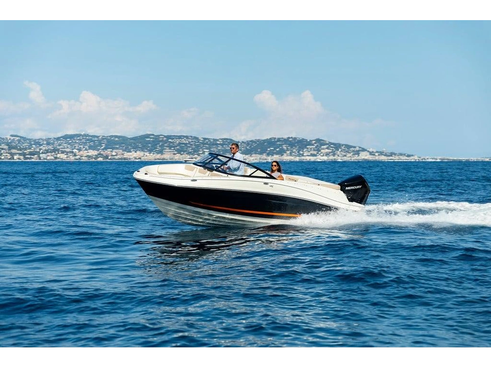 2025 Bayliner VR5 VR5 Blue Hull Sides (White Bottom) alt