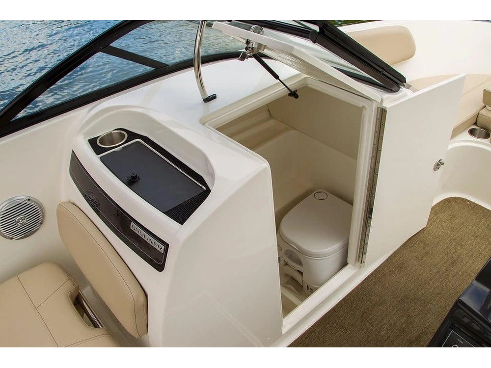 2025 Bayliner VR6 VR6 Blue Hull Sides (White Bottom) alt