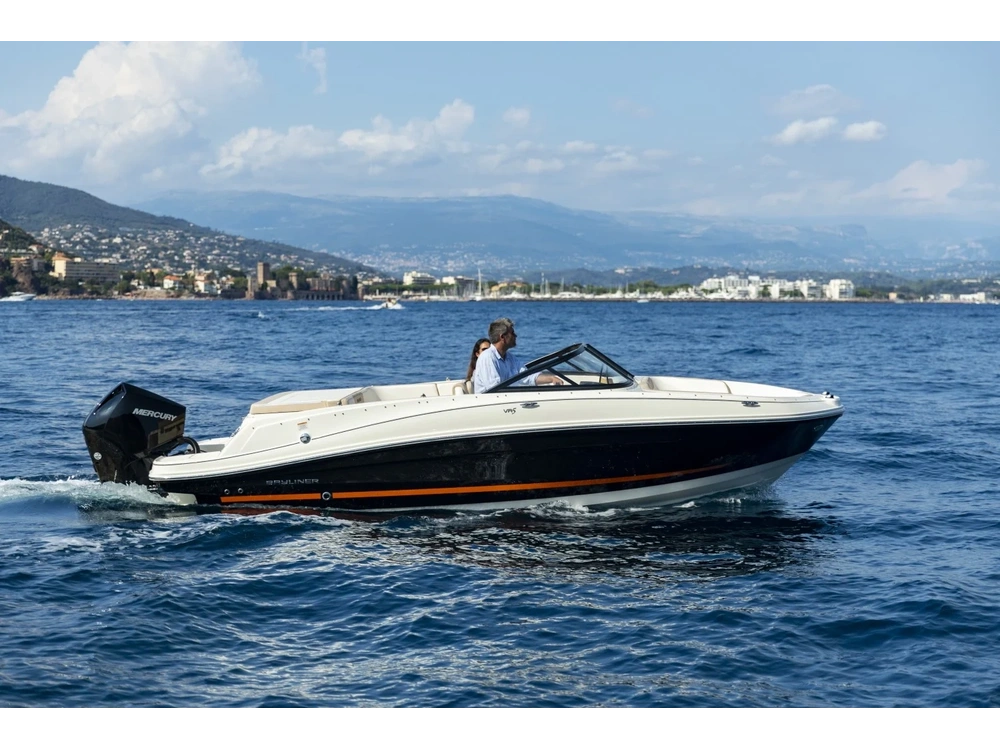 Bayliner VR5 OUTBOARD VR5 OUTBOARD Blue Hull Sides (White Bottom) 2025 alt