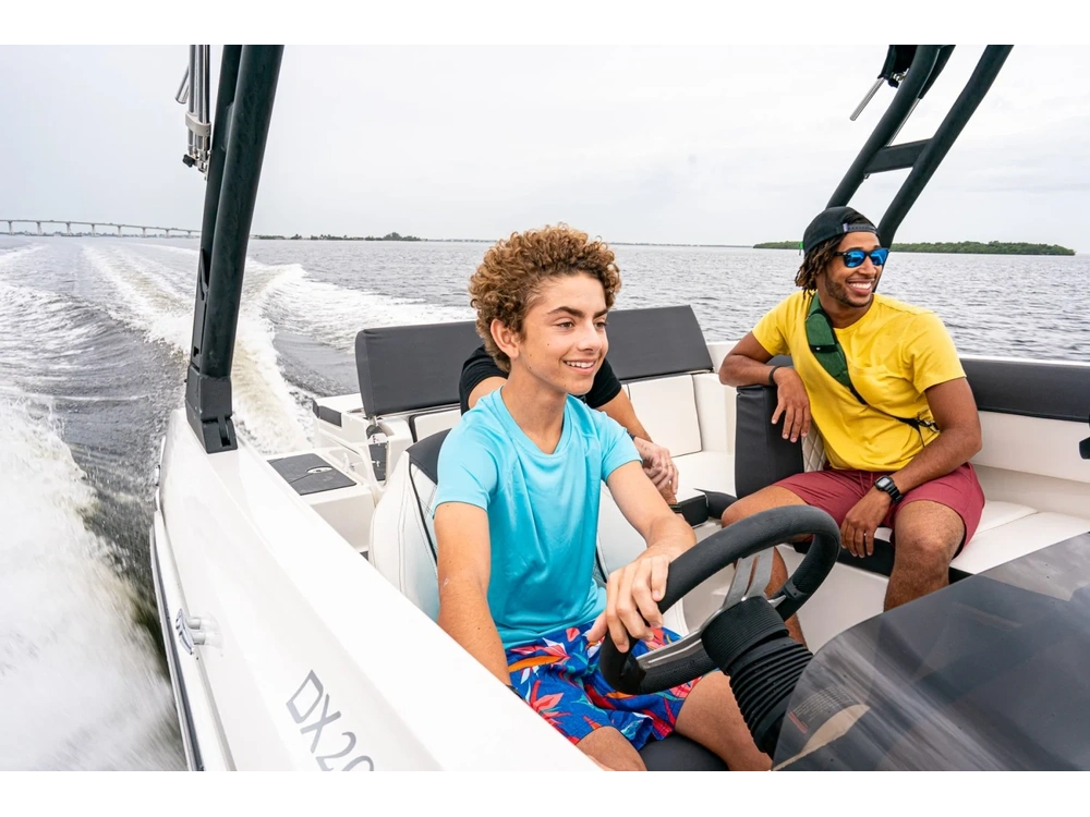 Bayliner DX2050 DX2050 Blue Hull Sides (White Bottom) 2025 alt