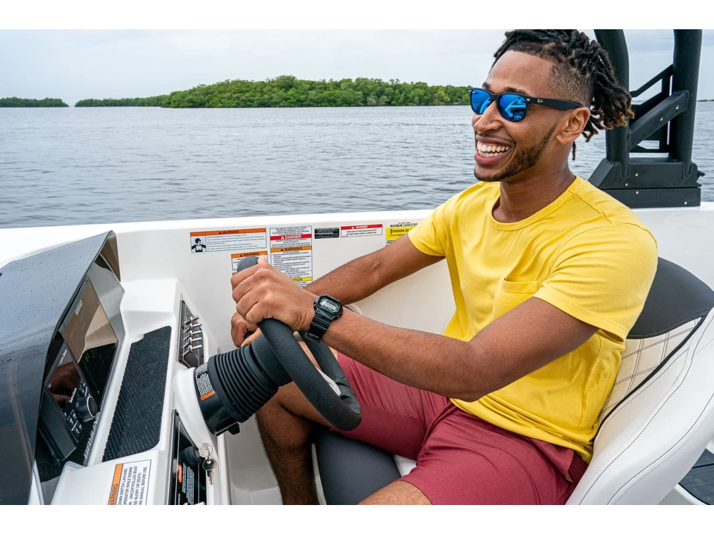 Bayliner DX2050 DX2050 Blue Hull Sides (White Bottom) 2025 alt