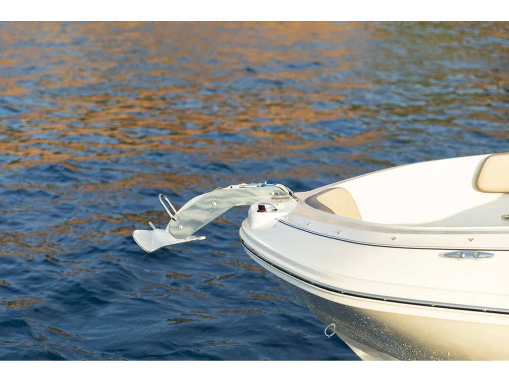 Bayliner VR6 OUTBOARD VR6 OUTBOARD Blue Hull Sides (White Bottom) 2025 alt