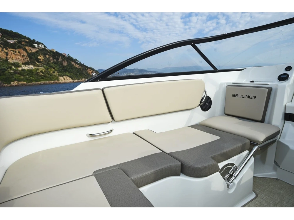 Bayliner VR5 CUDDY VR5 CUDDY Blue Hull Sides (White Bottom) 2025 alt