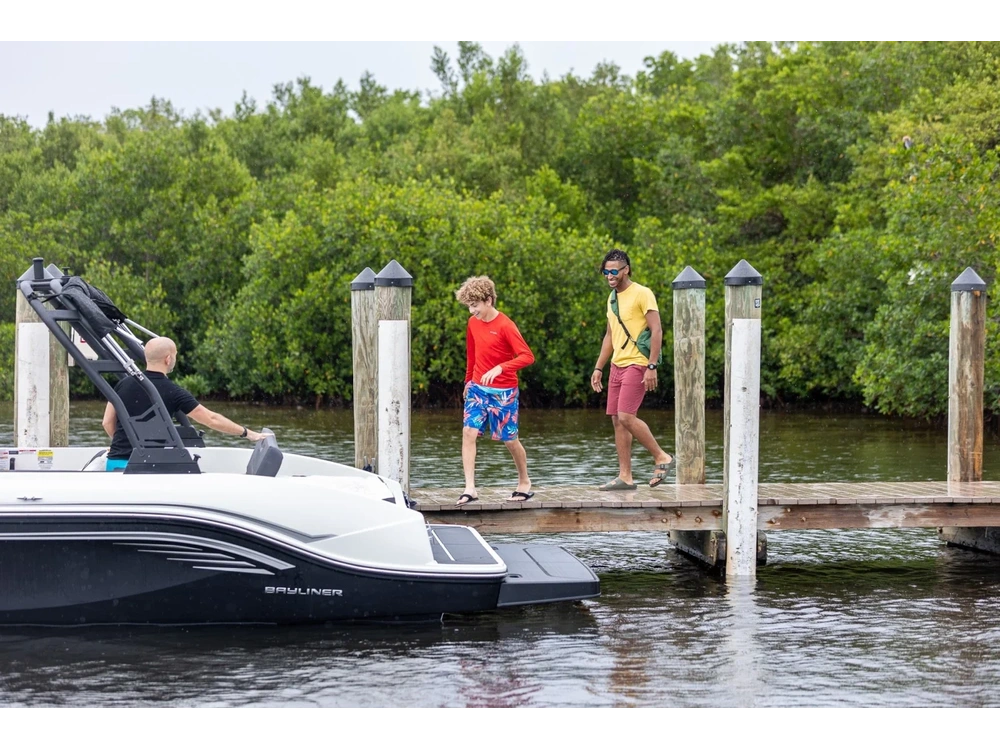 Bayliner DX2050 DX2050 Blue Hull Sides (White Bottom) 2025 alt