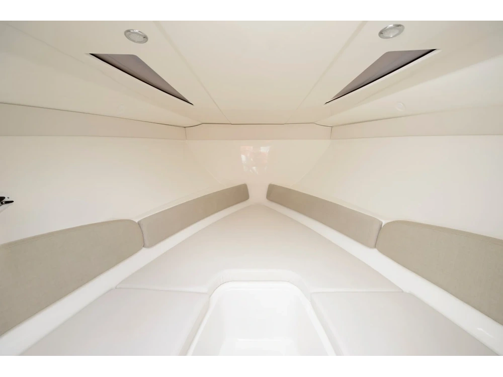 Bayliner 742R 742R Black Hull Sides (White Bottom) 2025 alt