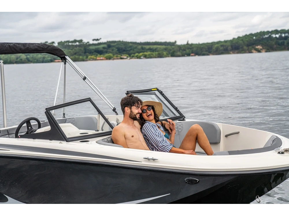 2025 Bayliner M17 M17 Kingfisher Blue Hull alt