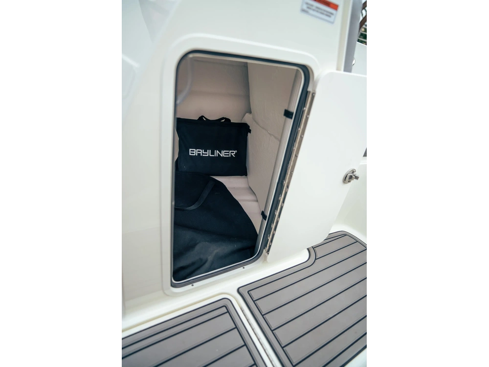 2025 Bayliner VR4 VR4 Blue Hull Sides (White Bottom) alt