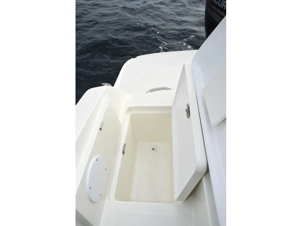 Bayliner VR5 CUDDY VR5 CUDDY Blue Hull Sides (White Bottom) 2025 alt