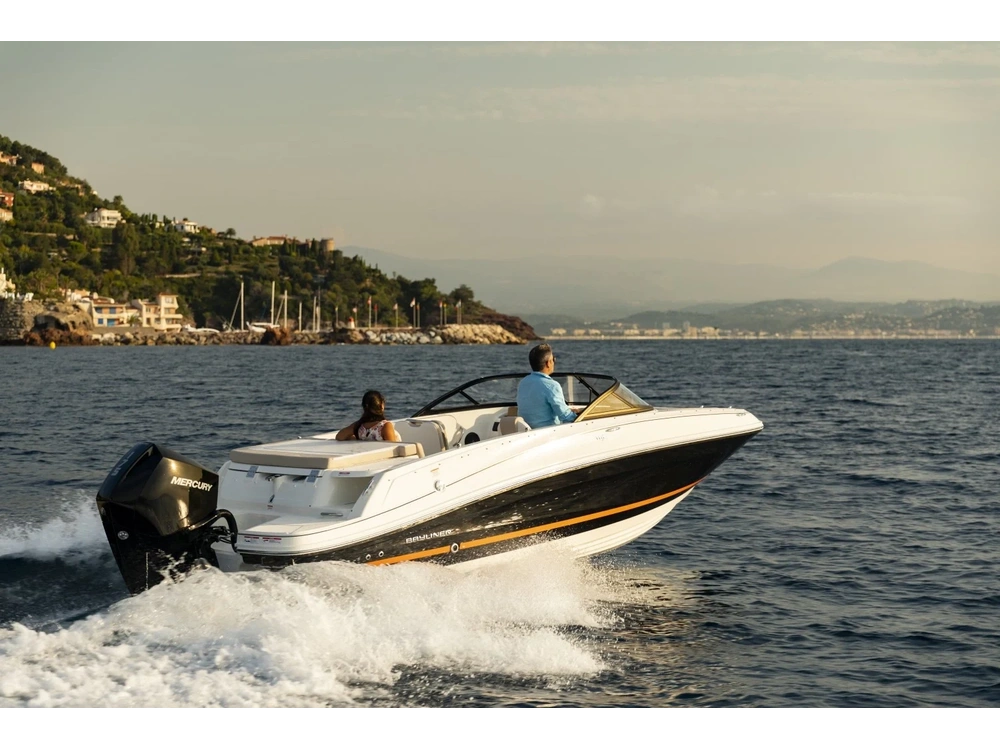 2025 Bayliner VR5 OUTBOARD VR5 OUTBOARD Blue Hull Sides (White Bottom) alt