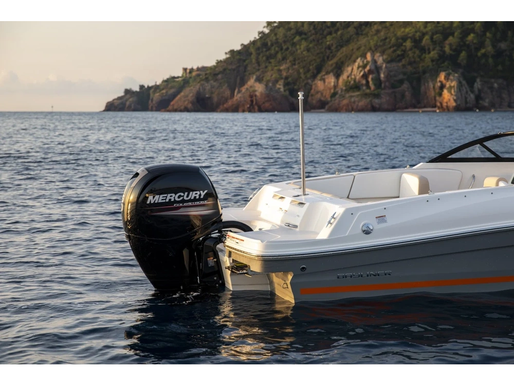 2025 Bayliner VR4 OUTBOARD VR4 OUTBOARD Blue Hull Sides (White Bottom) alt