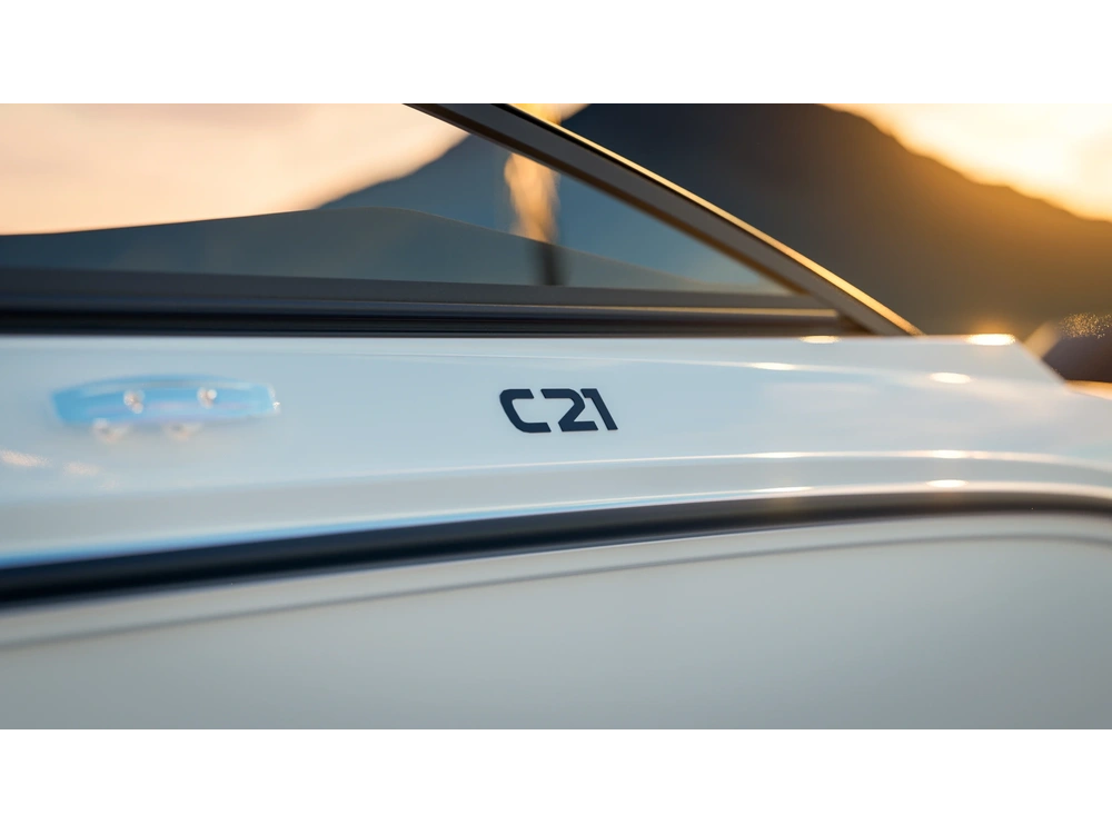 Bayliner C21 C21 White bottom w/ navy blue hull 2025 alt
