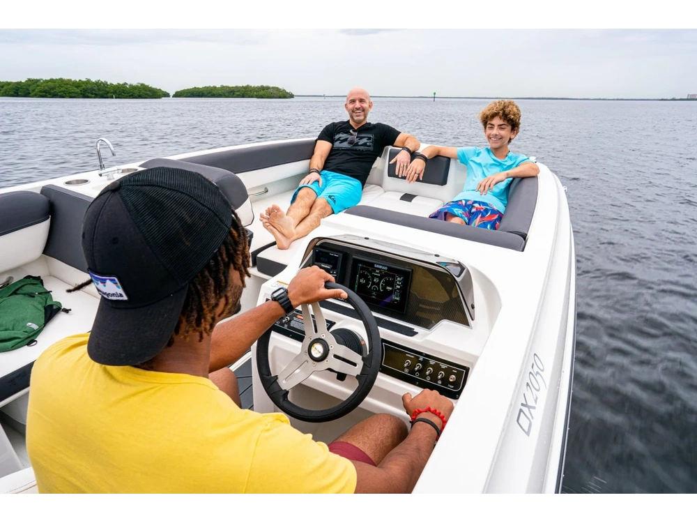 Bayliner DX2050 DX2050 Blue Hull Sides (White Bottom) 2025 alt