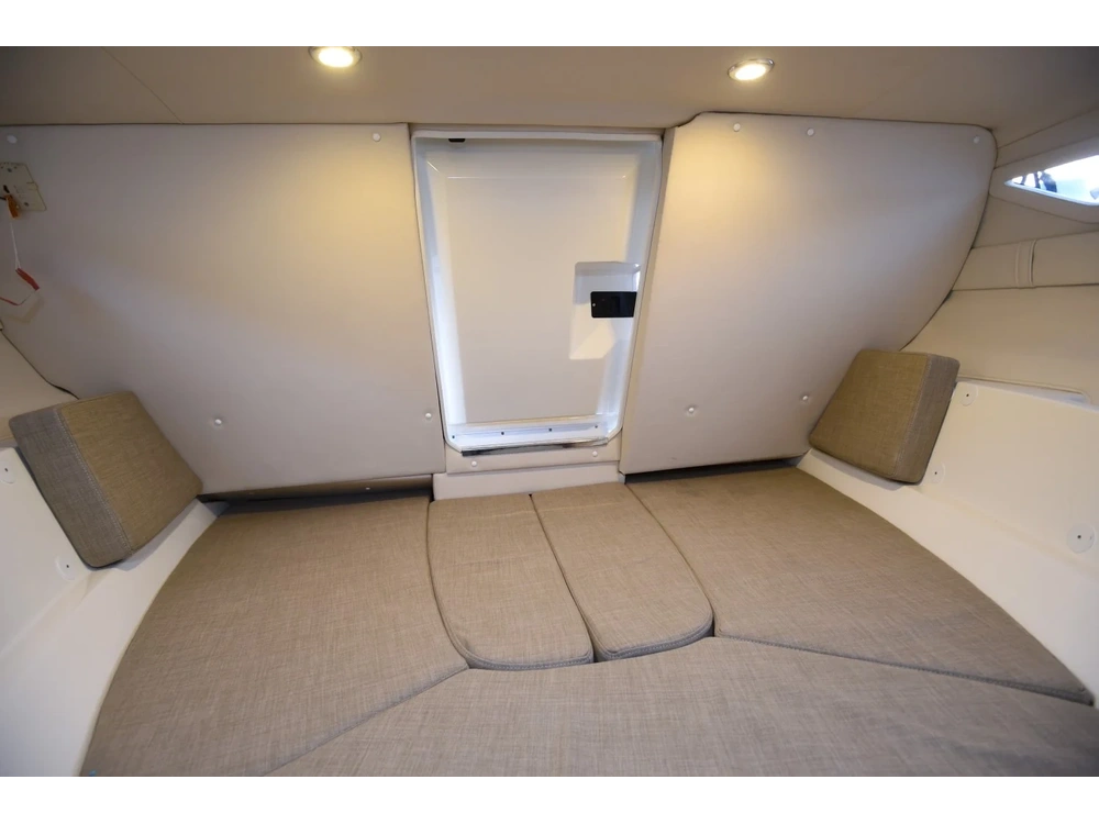 2025 Bayliner VR5 CUDDY VR5 CUDDY Blue Hull Sides (White Bottom) alt