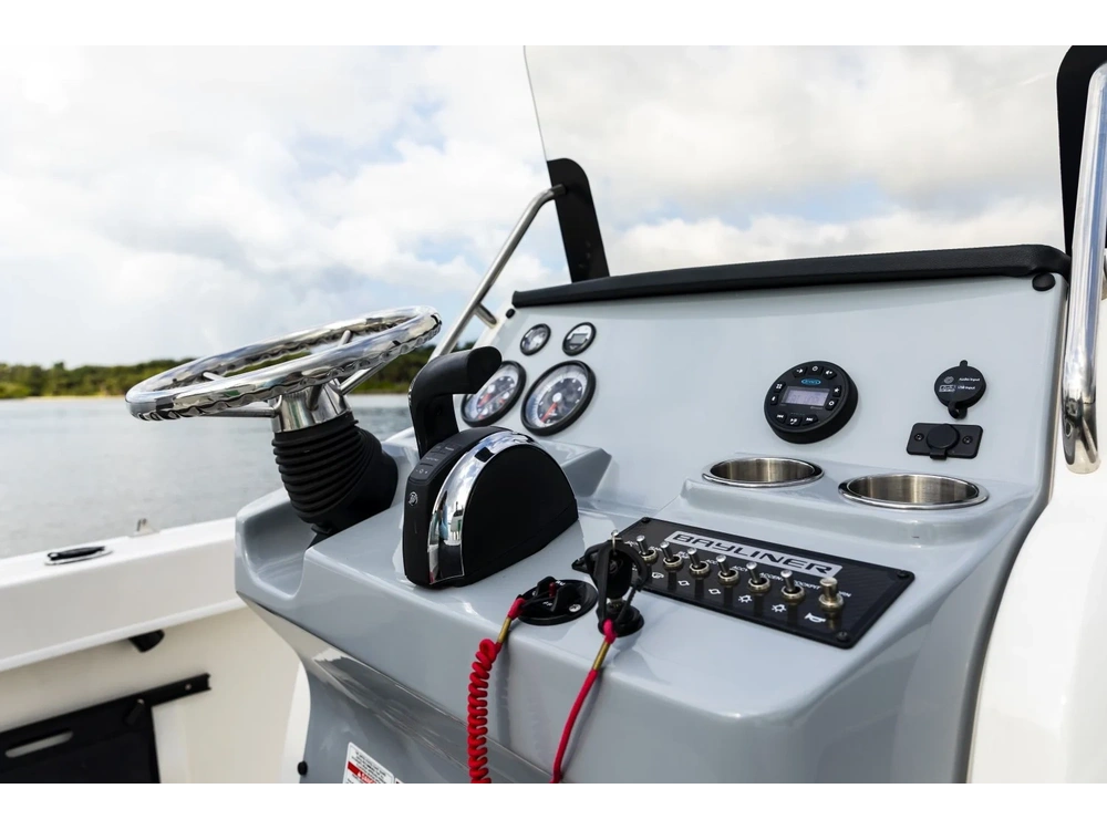 2025 Bayliner T20CC T20CC Blue Hull Sides (White Bottom) alt