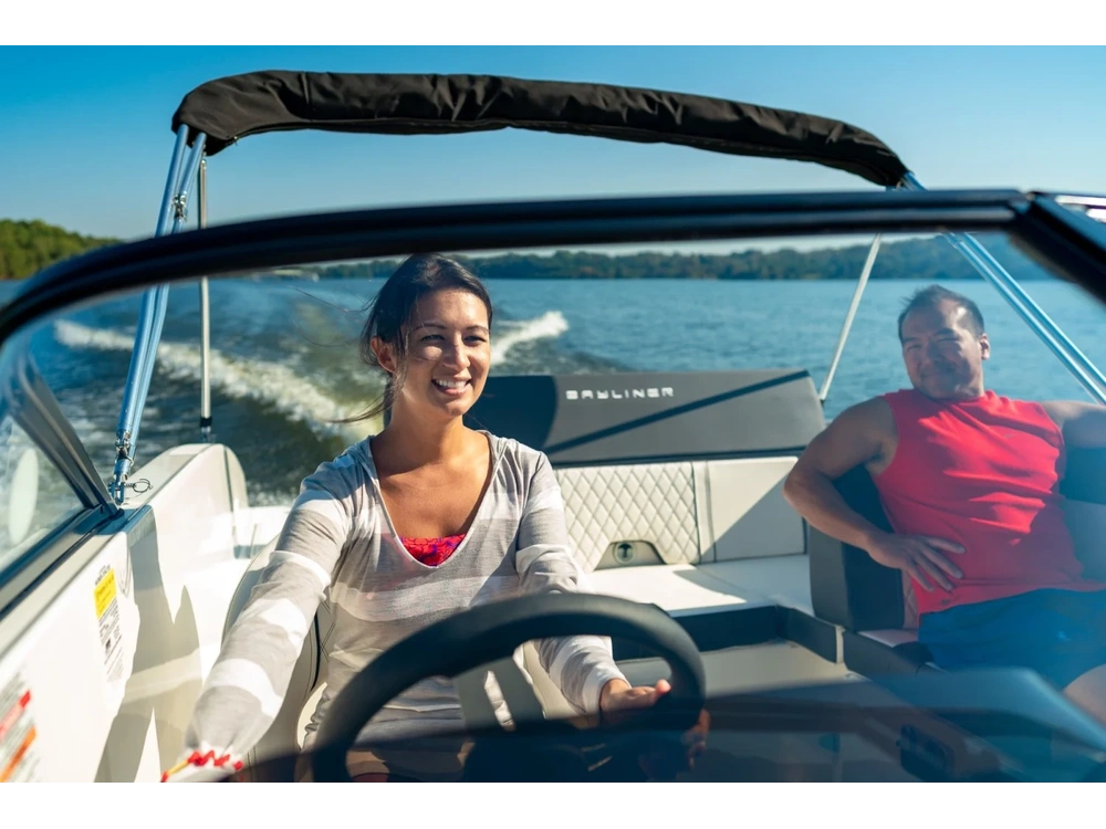 Bayliner DX2000 DX2000 Blue Hull Sides (White Bottom) 2025 alt