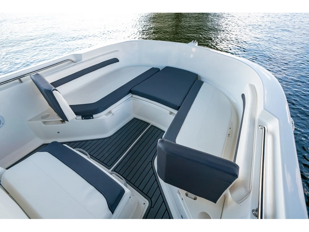 Bayliner T22CC T22CC Blue Hull Sides (White Bottom) 2025 alt