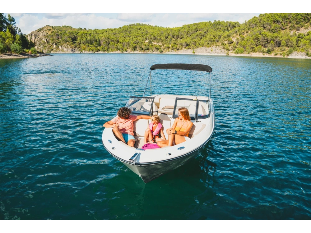 Bayliner V20i V20i Solid Blue Hull 2025 alt