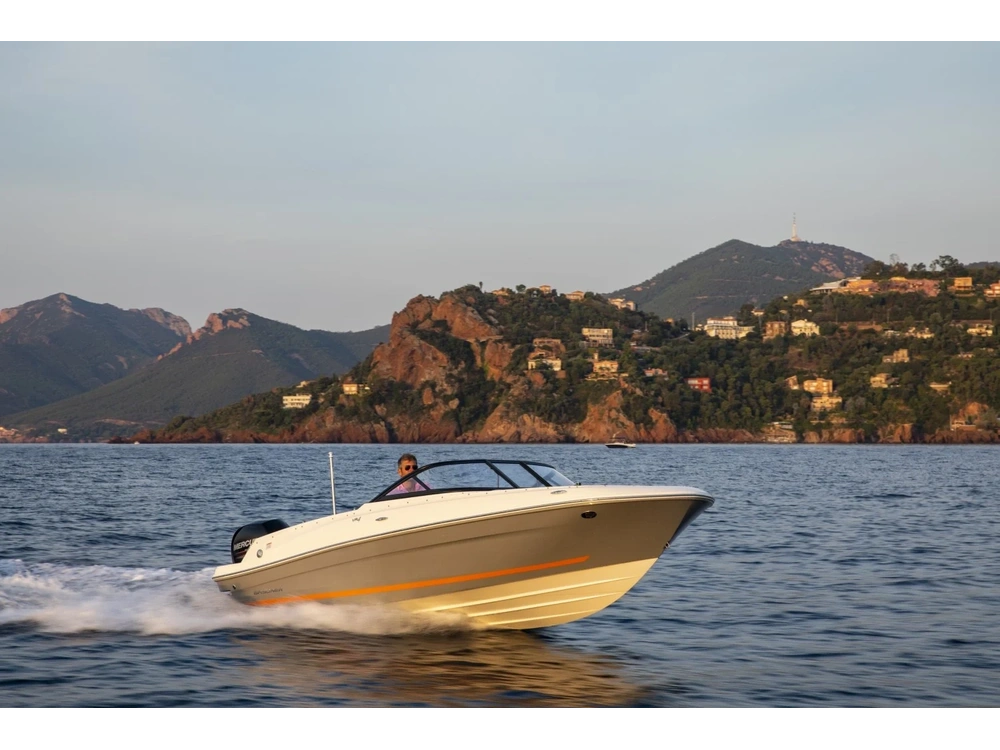 Bayliner VR4 OUTBOARD VR4 OUTBOARD Blue Hull Sides (White Bottom) 2025 alt