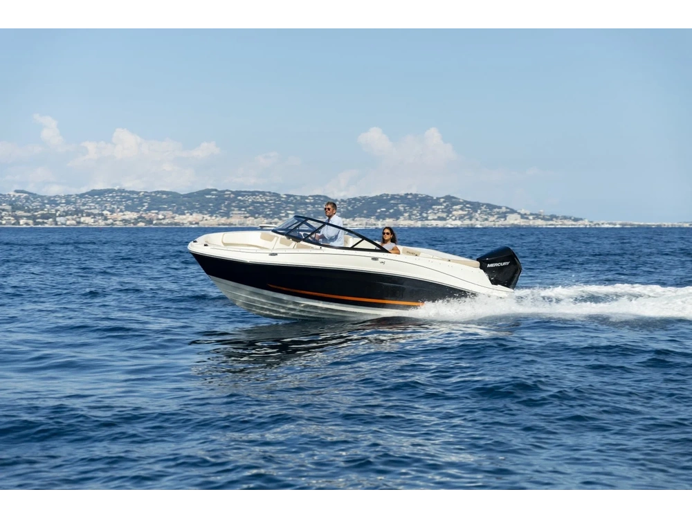 Bayliner VR5 OUTBOARD VR5 OUTBOARD Blue Hull Sides (White Bottom) 2025 alt