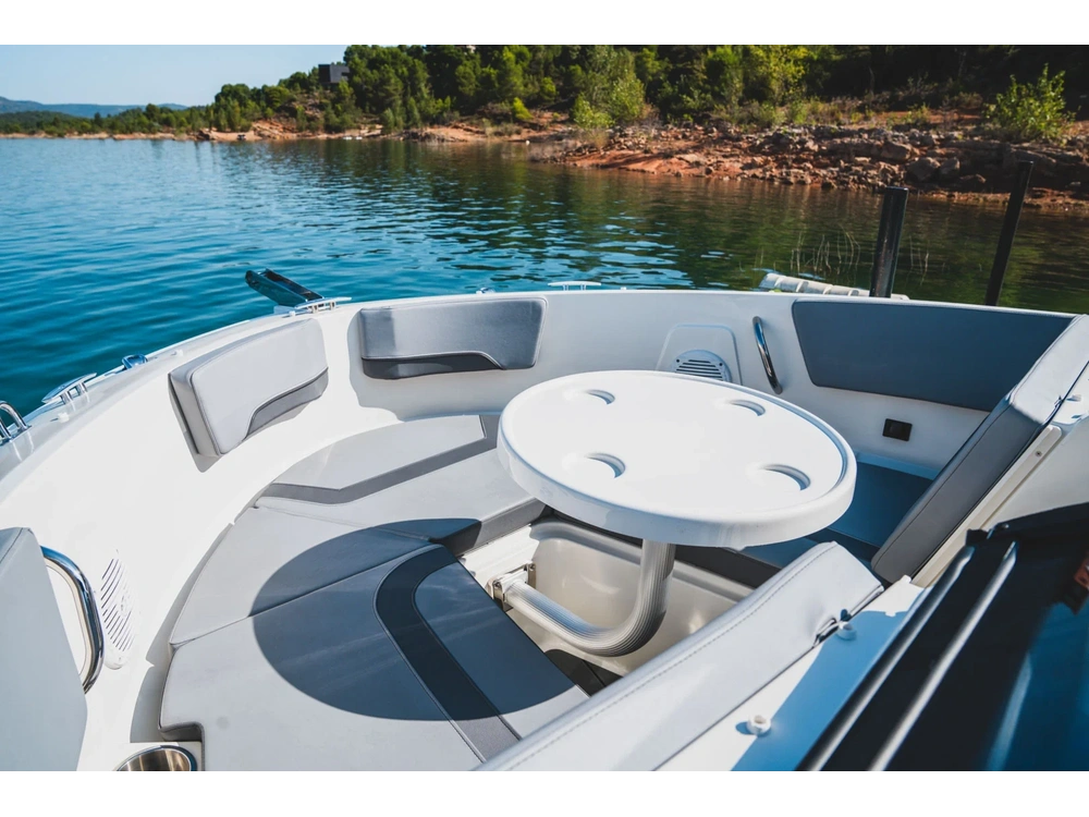 Bayliner V20i V20i Solid Blue Hull 2025 alt