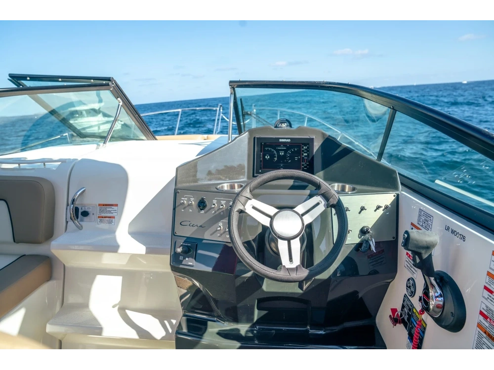 Bayliner CIERA 8 CIERA 8 Blue Hull Sides (White Bottom) 2025 alt