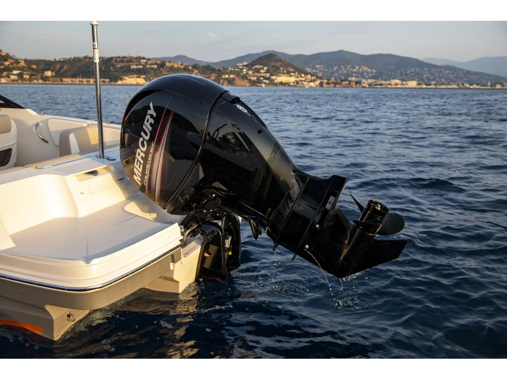 2025 Bayliner VR4 OUTBOARD VR4 OUTBOARD Blue Hull Sides (White Bottom) alt