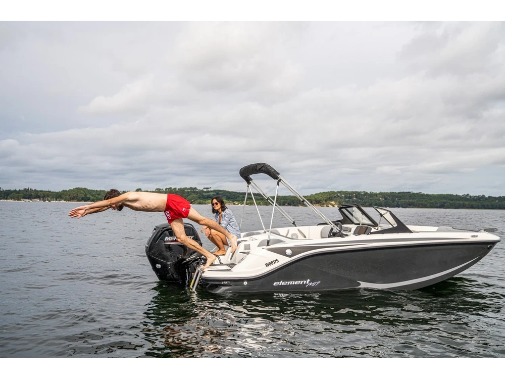 2025 Bayliner M17 M17 Kingfisher Blue Hull alt