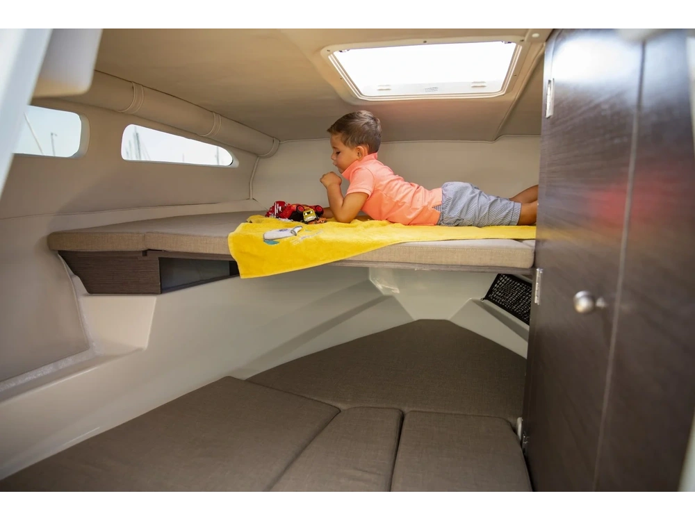 2025 Bayliner VR6 CUDDY VR6 CUDDY Blue Hull Sides (White Bottom) alt